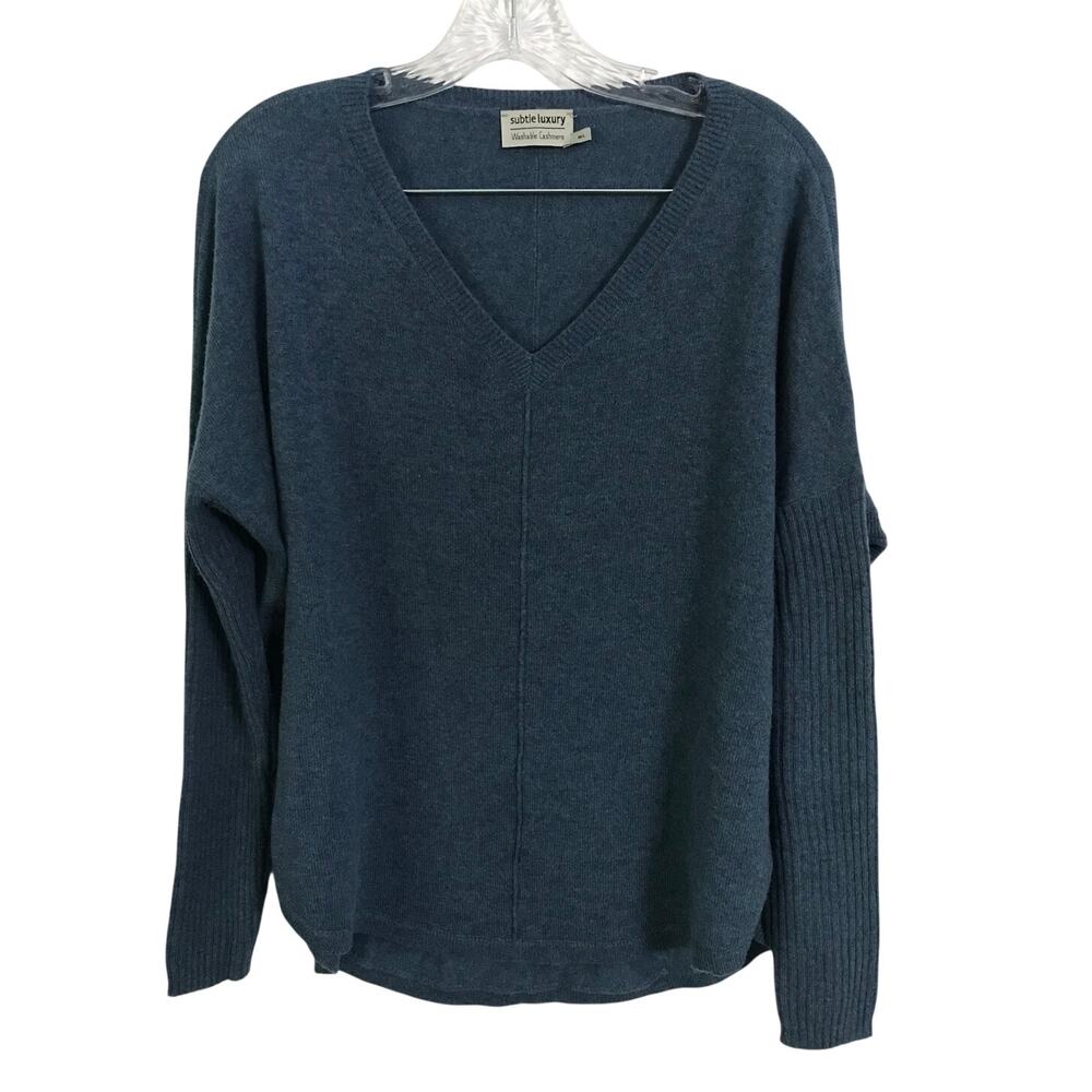Subtle Luxury Cashmere Sweater Size M/L Luxury Sustainable Washable Blue V-Neck